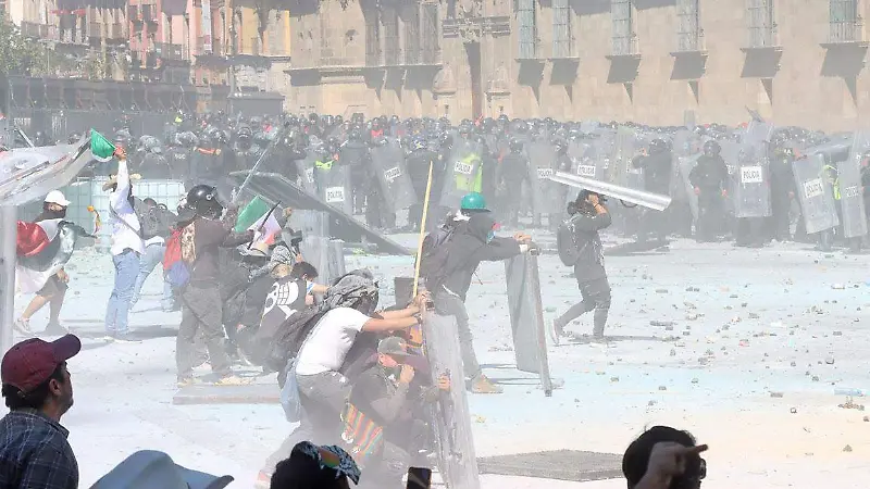 Imágenes de la Marcha de la Generación Z: violencia y confrontación en CDMX